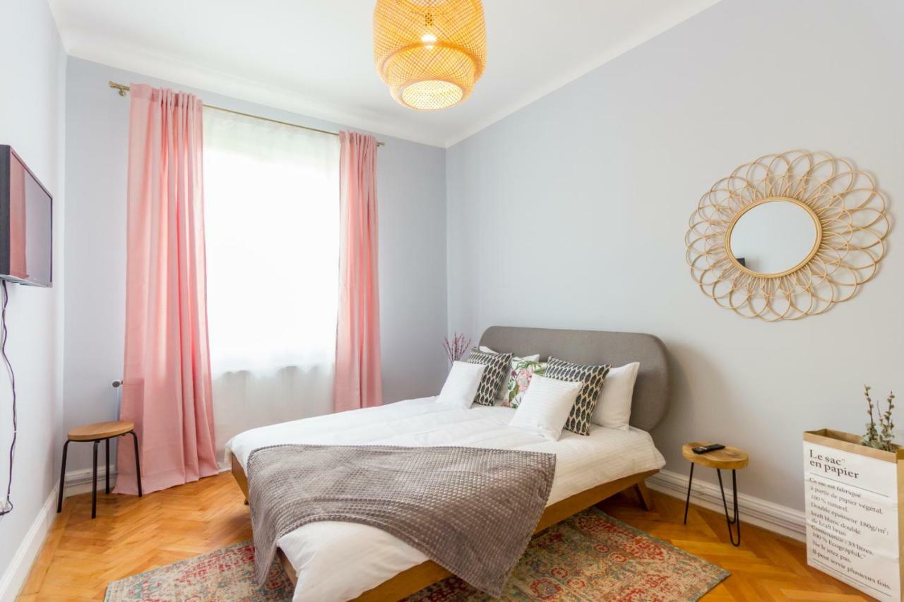 City Chic 3 Bedroom Apartment Клуж-Напока Экстерьер фото